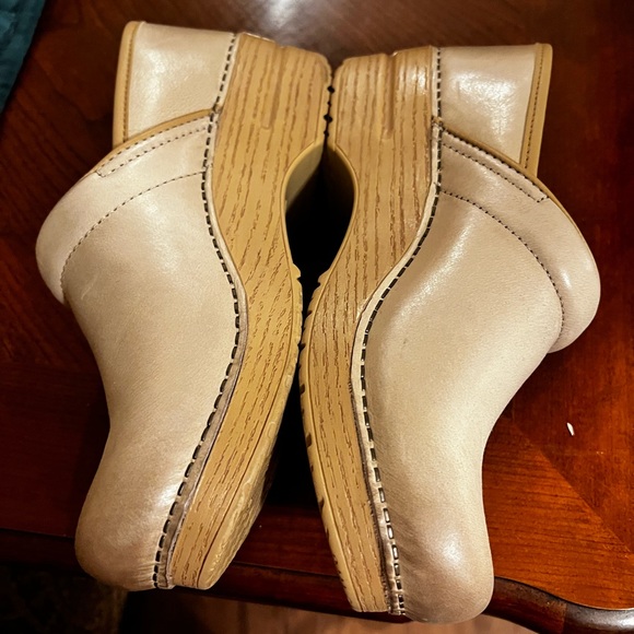 Women's Cream Clogs Dansko 39 - Picture 2 of 5